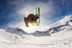 搜狐体育_Yeah Of Course响彻赛场，这句魔性口号如何成为体育迷的新宠？